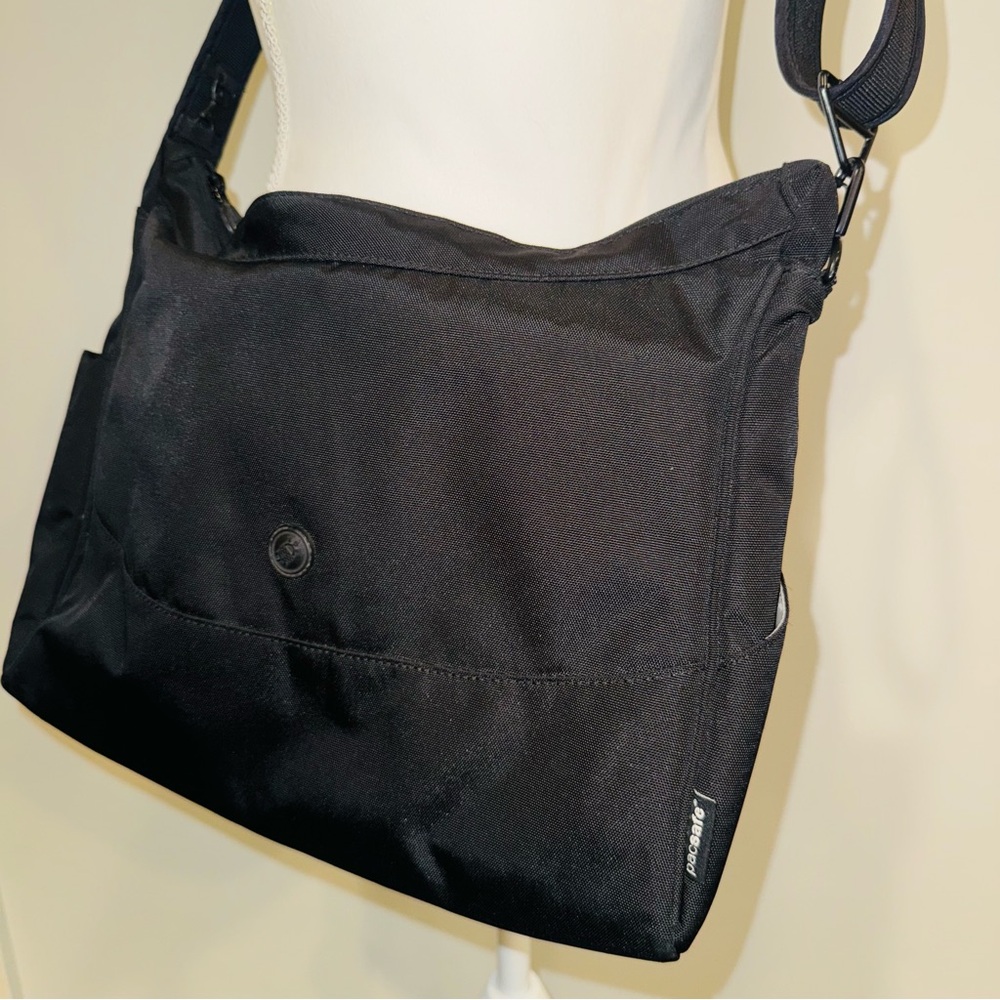PACSAFE Citysafe 200 Secure Crossbody Shoulder Messenger Bag Black